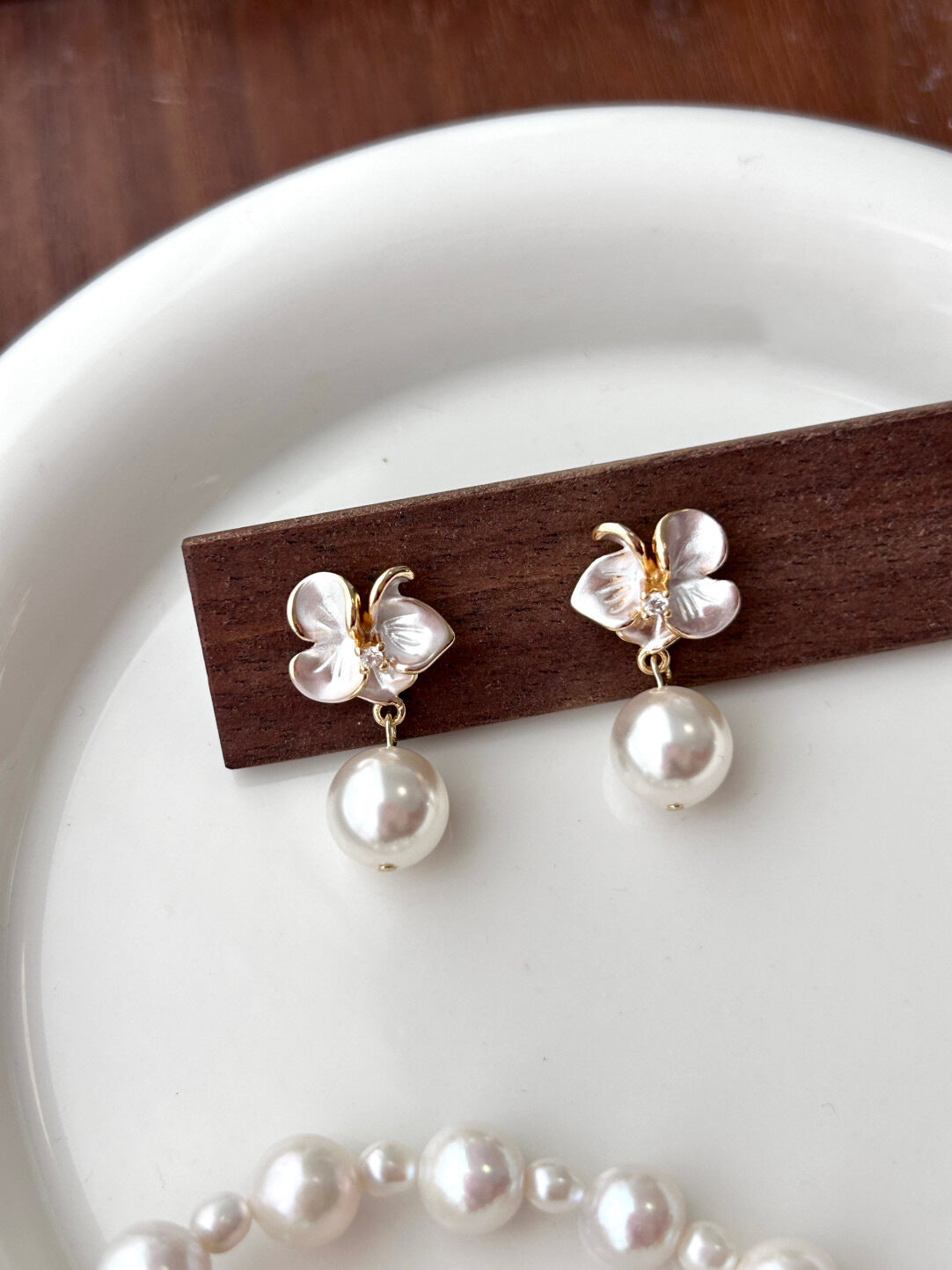 Elegant Pearl Lily Flower Earrings for Women