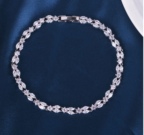 Luxury Minimalist Zircon Bracelet for Women – French Style Gold Jewelry